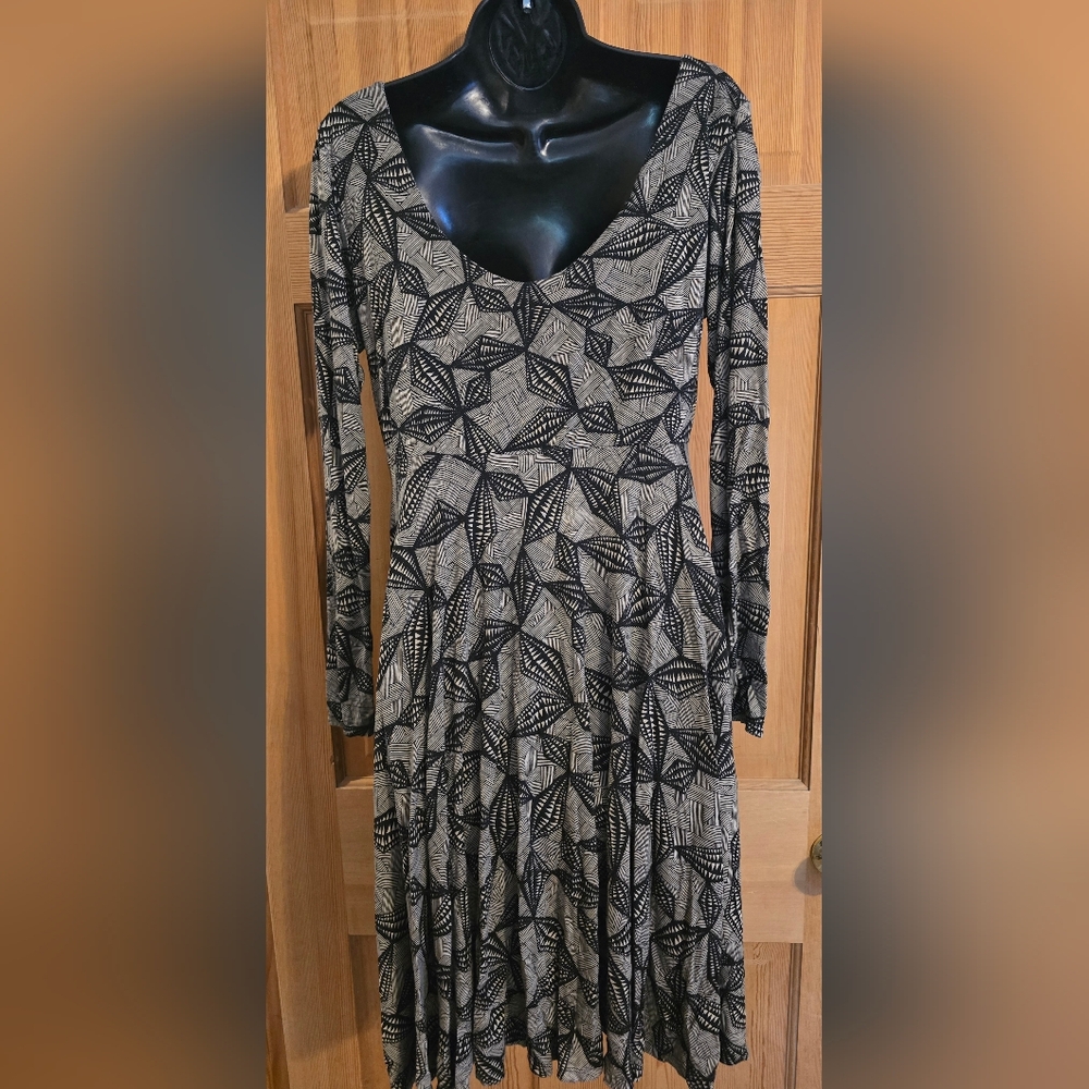 The Pyramid Collection Black and Cream Geometric Dress Boat Neck Pockets Size M - Picture 3 of 10